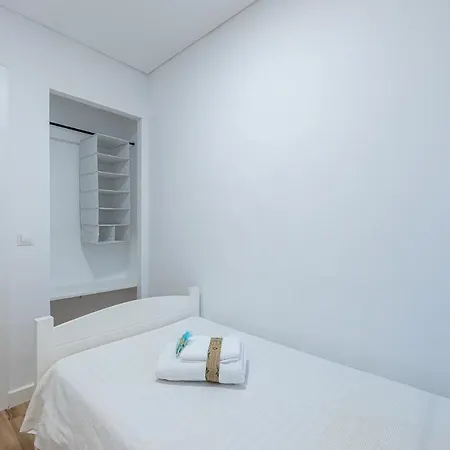 797 - Piso Reformado Con Amplia Terraza Carihue * Torremolinos